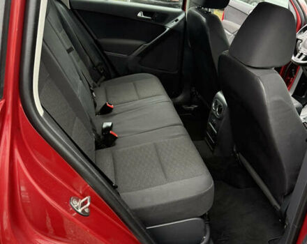 Червоний Фольксваген Тігуан, об'ємом двигуна 2 л та пробігом 140 тис. км за 11100 $, фото 13 на Automoto.ua