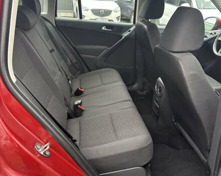 Червоний Фольксваген Тігуан, об'ємом двигуна 2 л та пробігом 140 тис. км за 11100 $, фото 36 на Automoto.ua