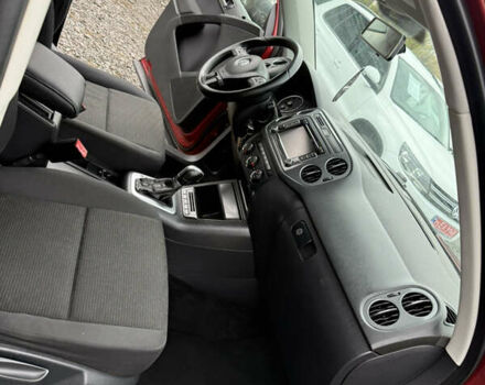 Червоний Фольксваген Тігуан, об'ємом двигуна 2 л та пробігом 140 тис. км за 11100 $, фото 17 на Automoto.ua