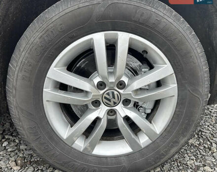 Червоний Фольксваген Тігуан, об'ємом двигуна 2 л та пробігом 140 тис. км за 11100 $, фото 27 на Automoto.ua