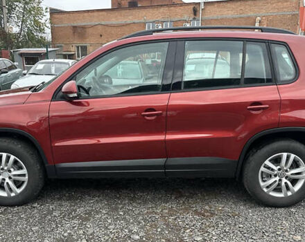 Червоний Фольксваген Тігуан, об'ємом двигуна 2 л та пробігом 140 тис. км за 11100 $, фото 21 на Automoto.ua