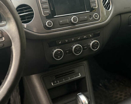 Красный Фольксваген Тигуан, объемом двигателя 0 л и пробегом 211 тыс. км за 13000 $, фото 18 на Automoto.ua