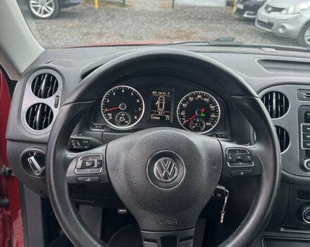 Червоний Фольксваген Тігуан, об'ємом двигуна 2 л та пробігом 140 тис. км за 11100 $, фото 24 на Automoto.ua