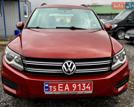 Червоний Фольксваген Тігуан, об'ємом двигуна 2 л та пробігом 140 тис. км за 11100 $, фото 1 на Automoto.ua