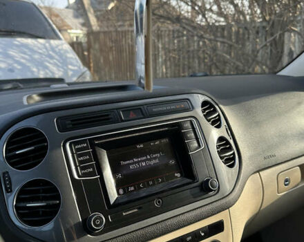 Красный Фольксваген Тигуан, объемом двигателя 1.98 л и пробегом 66 тыс. км за 13800 $, фото 19 на Automoto.ua
