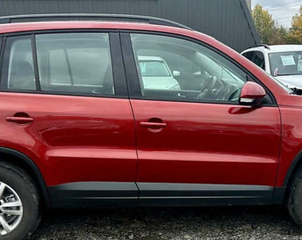 Червоний Фольксваген Тігуан, об'ємом двигуна 2 л та пробігом 140 тис. км за 11100 $, фото 20 на Automoto.ua