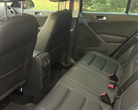 Красный Фольксваген Тигуан, объемом двигателя 0 л и пробегом 211 тыс. км за 13000 $, фото 16 на Automoto.ua