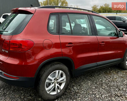 Червоний Фольксваген Тігуан, об'ємом двигуна 2 л та пробігом 140 тис. км за 11100 $, фото 4 на Automoto.ua