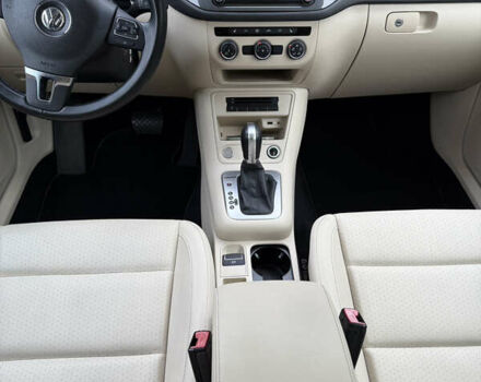 Красный Фольксваген Тигуан, объемом двигателя 2 л и пробегом 162 тыс. км за 14700 $, фото 20 на Automoto.ua