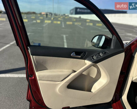 Красный Фольксваген Тигуан, объемом двигателя 1.98 л и пробегом 94 тыс. км за 13750 $, фото 16 на Automoto.ua