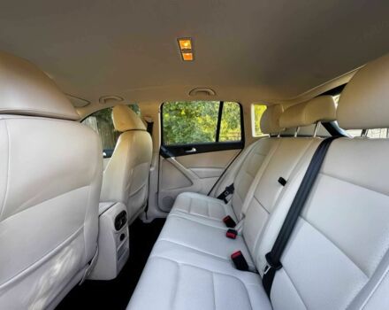 Красный Фольксваген Тигуан, объемом двигателя 2 л и пробегом 76 тыс. км за 2400 $, фото 13 на Automoto.ua