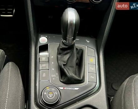 Красный Фольксваген Тигуан, объемом двигателя 1.98 л и пробегом 220 тыс. км за 19900 $, фото 44 на Automoto.ua