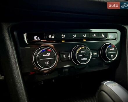 Красный Фольксваген Тигуан, объемом двигателя 1.98 л и пробегом 220 тыс. км за 19900 $, фото 49 на Automoto.ua