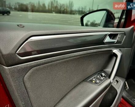 Красный Фольксваген Тигуан, объемом двигателя 1.98 л и пробегом 220 тыс. км за 19900 $, фото 33 на Automoto.ua