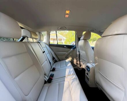 Красный Фольксваген Тигуан, объемом двигателя 2 л и пробегом 76 тыс. км за 2400 $, фото 12 на Automoto.ua