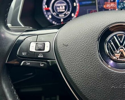 Красный Фольксваген Тигуан, объемом двигателя 1.98 л и пробегом 220 тыс. км за 19900 $, фото 52 на Automoto.ua