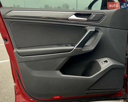 Красный Фольксваген Тигуан, объемом двигателя 1.98 л и пробегом 220 тыс. км за 19900 $, фото 31 на Automoto.ua