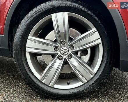 Красный Фольксваген Тигуан, объемом двигателя 1.98 л и пробегом 220 тыс. км за 19900 $, фото 60 на Automoto.ua