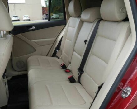 Червоний Фольксваген Тігуан, об'ємом двигуна 2 л та пробігом 79 тис. км за 7200 $, фото 10 на Automoto.ua