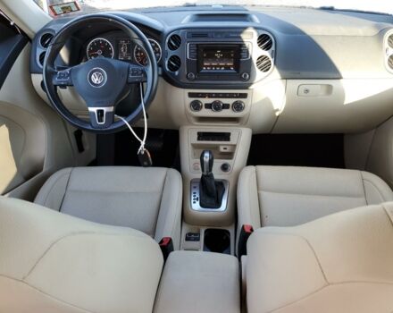 Красный Фольксваген Тигуан, объемом двигателя 2 л и пробегом 73 тыс. км за 10000 $, фото 7 на Automoto.ua