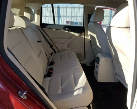 Красный Фольксваген Тигуан, объемом двигателя 2 л и пробегом 73 тыс. км за 10000 $, фото 10 на Automoto.ua