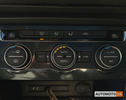 Красный Фольксваген Тигуан, объемом двигателя 2 л и пробегом 225 тыс. км за 18700 $, фото 18 на Automoto.ua