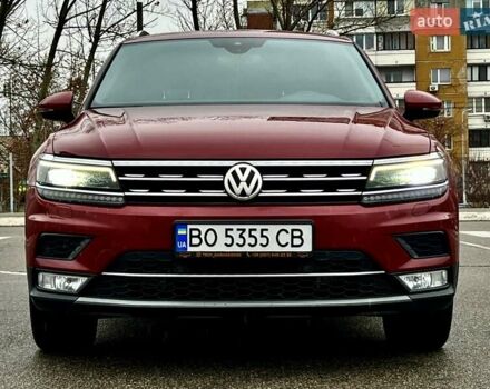 Красный Фольксваген Тигуан, объемом двигателя 1.98 л и пробегом 220 тыс. км за 19900 $, фото 1 на Automoto.ua