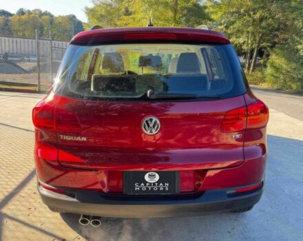 Красный Фольксваген Тигуан, объемом двигателя 2 л и пробегом 76 тыс. км за 2400 $, фото 5 на Automoto.ua