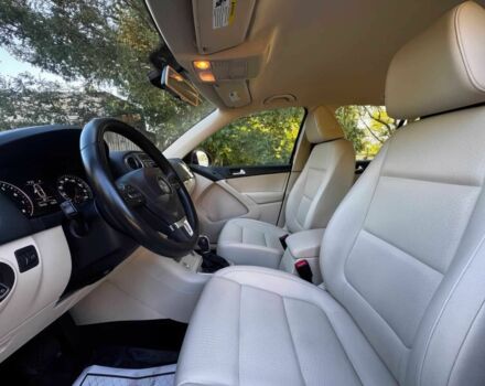 Красный Фольксваген Тигуан, объемом двигателя 2 л и пробегом 76 тыс. км за 2400 $, фото 10 на Automoto.ua