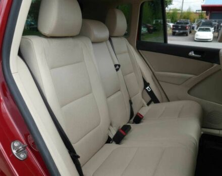 Червоний Фольксваген Тігуан, об'ємом двигуна 2 л та пробігом 80 тис. км за 7200 $, фото 13 на Automoto.ua