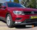 Красный Фольксваген Тигуан, объемом двигателя 2 л и пробегом 225 тыс. км за 18700 $, фото 1 на Automoto.ua
