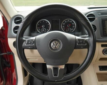 Червоний Фольксваген Тігуан, об'ємом двигуна 2 л та пробігом 80 тис. км за 7200 $, фото 9 на Automoto.ua