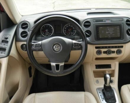 Червоний Фольксваген Тігуан, об'ємом двигуна 2 л та пробігом 80 тис. км за 7200 $, фото 8 на Automoto.ua