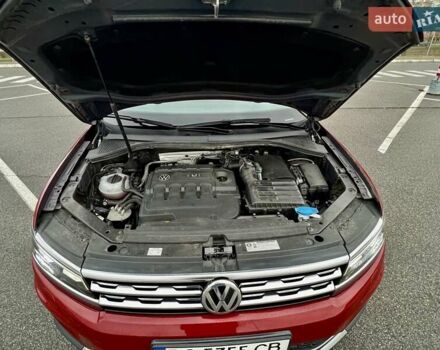 Красный Фольксваген Тигуан, объемом двигателя 1.98 л и пробегом 220 тыс. км за 19900 $, фото 61 на Automoto.ua