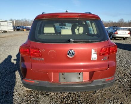 Красный Фольксваген Тигуан, объемом двигателя 2 л и пробегом 73 тыс. км за 10000 $, фото 4 на Automoto.ua