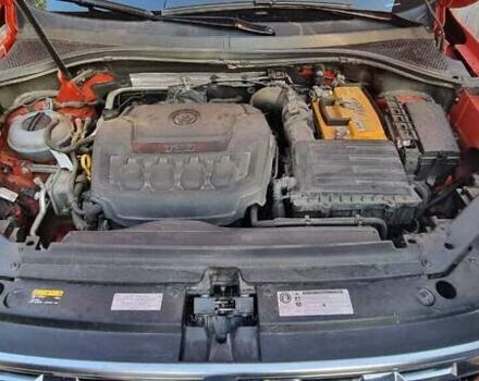 Красный Фольксваген Тигуан, объемом двигателя 1.98 л и пробегом 65 тыс. км за 23500 $, фото 4 на Automoto.ua