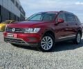 Красный Фольксваген Тигуан, объемом двигателя 2 л и пробегом 70 тыс. км за 17490 $, фото 1 на Automoto.ua
