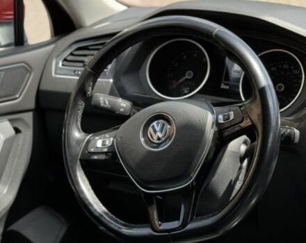 Красный Фольксваген Тигуан, объемом двигателя 2 л и пробегом 90 тыс. км за 367 $, фото 6 на Automoto.ua