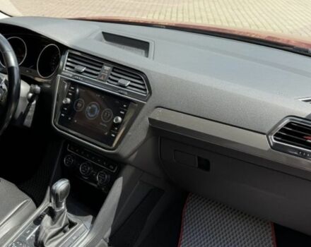 Красный Фольксваген Тигуан, объемом двигателя 2 л и пробегом 90 тыс. км за 367 $, фото 5 на Automoto.ua