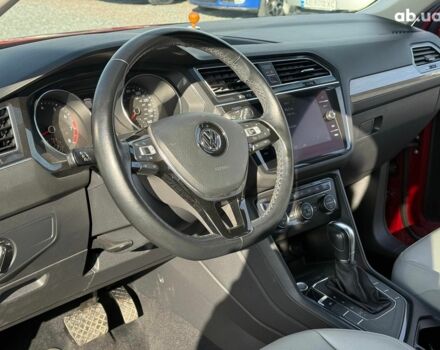 Красный Фольксваген Тигуан, объемом двигателя 2 л и пробегом 70 тыс. км за 17490 $, фото 27 на Automoto.ua