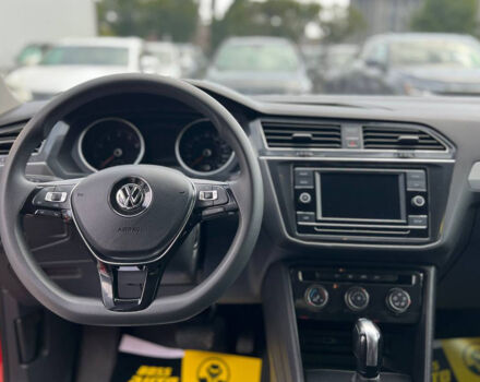 Червоний Фольксваген Тігуан, об'ємом двигуна 2 л та пробігом 127 тис. км за 17700 $, фото 10 на Automoto.ua