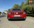 Червоний Фольксваген Тігуан, об'ємом двигуна 2 л та пробігом 133 тис. км за 26400 $, фото 2 на Automoto.ua