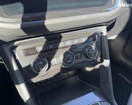 Красный Фольксваген Тигуан, объемом двигателя 2 л и пробегом 70 тыс. км за 17490 $, фото 19 на Automoto.ua