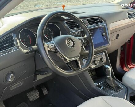Красный Фольксваген Тигуан, объемом двигателя 2 л и пробегом 70 тыс. км за 17490 $, фото 16 на Automoto.ua