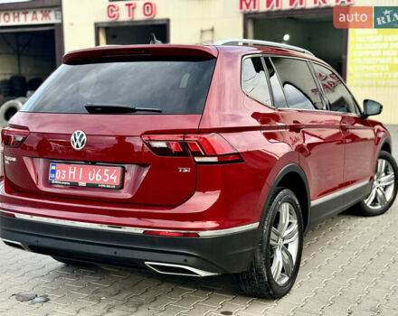 Красный Фольксваген Тигуан, объемом двигателя 2 л и пробегом 52 тыс. км за 22900 $, фото 1 на Automoto.ua