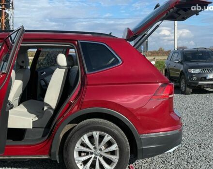 Красный Фольксваген Тигуан, объемом двигателя 2 л и пробегом 70 тыс. км за 17490 $, фото 26 на Automoto.ua