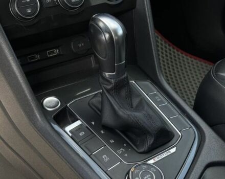 Красный Фольксваген Тигуан, объемом двигателя 2 л и пробегом 90 тыс. км за 367 $, фото 4 на Automoto.ua