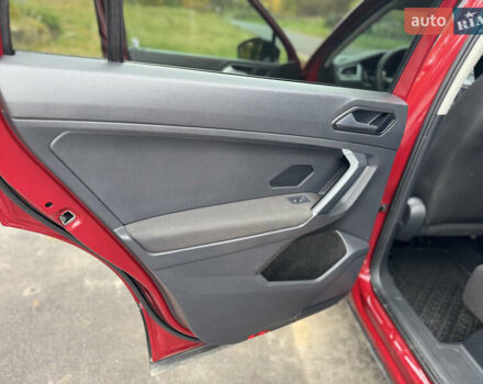 Красный Фольксваген Тигуан, объемом двигателя 2 л и пробегом 156 тыс. км за 16700 $, фото 71 на Automoto.ua