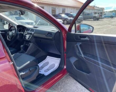 Червоний Фольксваген Тігуан, об'ємом двигуна 2 л та пробігом 49 тис. км за 9850 $, фото 9 на Automoto.ua