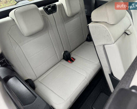 Червоний Фольксваген Тігуан, об'ємом двигуна 1.98 л та пробігом 176 тис. км за 16988 $, фото 16 на Automoto.ua